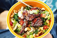Sticky chilli chicken and brown rice bowl