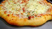 Japanese vending machine dispenses entire fresh-baked pizzas