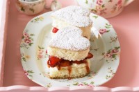 Strawberry love heart sponge cakes