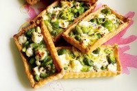 Broadbean and goat's cheese tartlets with lemon dressing