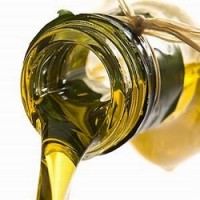 Olive oil importers lodge ACCC complaint over ‘misleading’ AOA claims