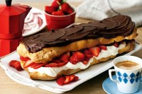 Jumbo chocolate éclair