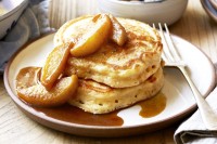 Fluffy wholemeal pancakes with spiced caramelised apples