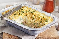 Crunchy garlic-topped tuna lasagne