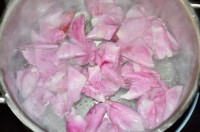 How to make rose water？