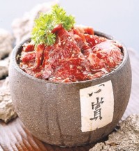 Smart preparation keeps beef grill's prices low