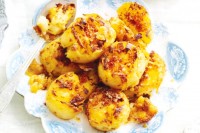 Roast potatoes with paprika & lemon salt
