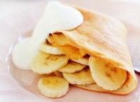Banana pancakes with coconut cream