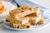 Super-healthy banana, apricot and date oat bars