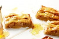 Aged cheddar & pear jalousie