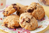 Chewy raisin and oat biscuits
