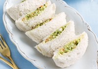 Avocado and prawn pillows