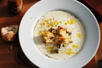 Cauliflower & beer soup with rosemary croutons