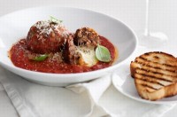 Recipe: Giant meatballs stuffed with mozzarella