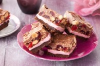 No-bake rocky road slice