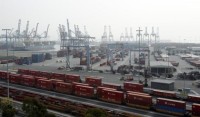 U.S. import prices rise on surge in food costs