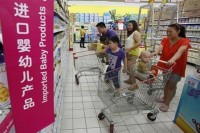 Fearing contamination, Chinese pay more for imported infant goods