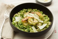 Green risotto with prawns and pea pesto