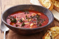 Bean soup with kale and rustic garlic bread