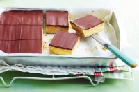 Nicole's chewy caramel slice