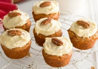 Carrot and pecan muffins with cream cheese icing