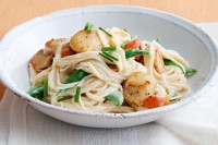Spaghetti with seared scallops & sugar snap peas