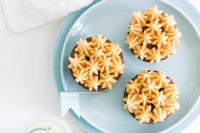 Chocolate mud cakes with peanut butter ganache