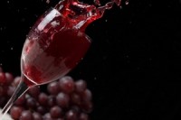Study shows red wine nutrient resveratrol blocks melanoma